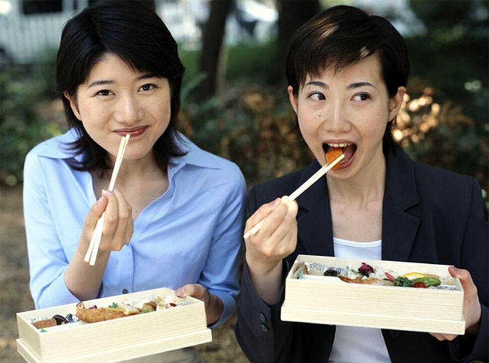 ပါးလွှာသော ဂျပန်မိန်းကလေးများ